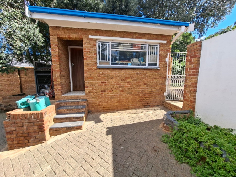 6 Bedroom Property for Sale in Heuwelsig Free State